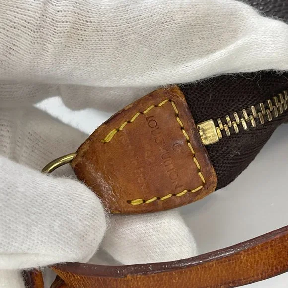 •SOLD•  Louis Vuitton Monogram Pochette Accessories - Picture 9 of 15